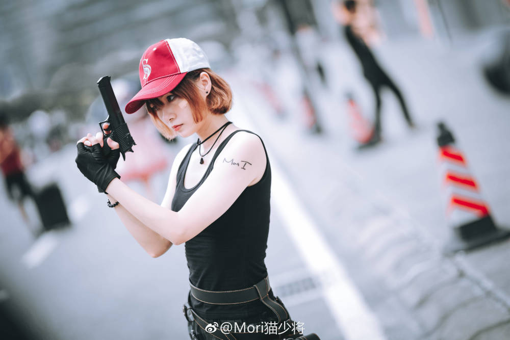 美女玩家玩绝地求生cos 网友:帅气的小伙子