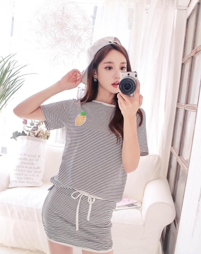 孙允珠孙允珠(凤梨娃娃图贴斑马条纹萌睡衣)
