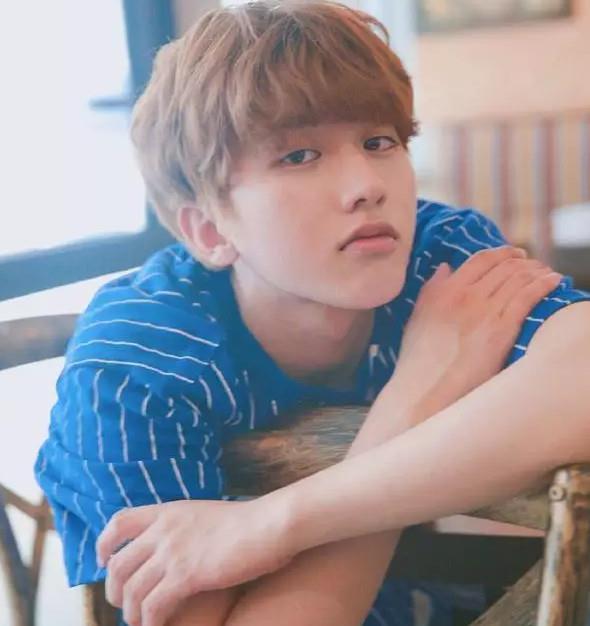 当红小鲜肉蔡徐坤,鞋带当做腰带用,帅的人是有