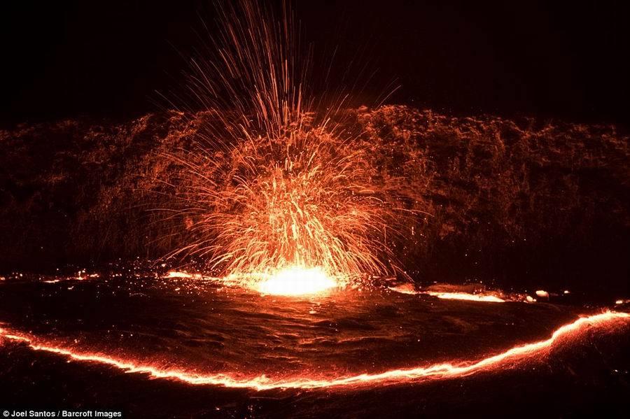 非洲 地狱之门 熔岩湖出现裂缝火光四溢