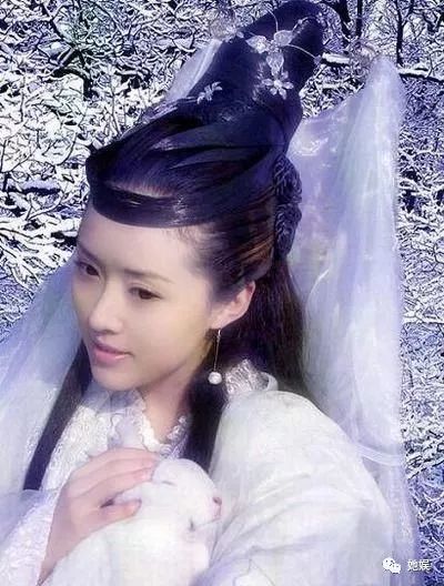 陈红的嫦娥美貌无人能及,姚笛太普通,刘涛最黑