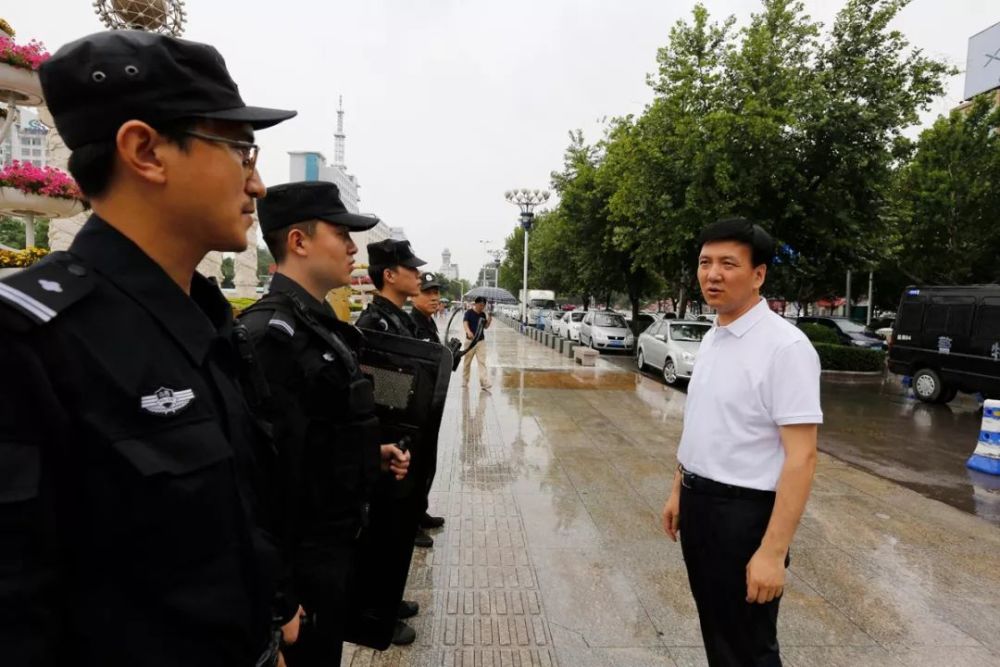 李磊副区长端午节督导安保工作并慰问执勤民警