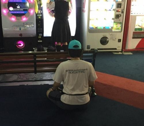 企鹅娘吐槽：水手服和女仆装哪个更萌呢？