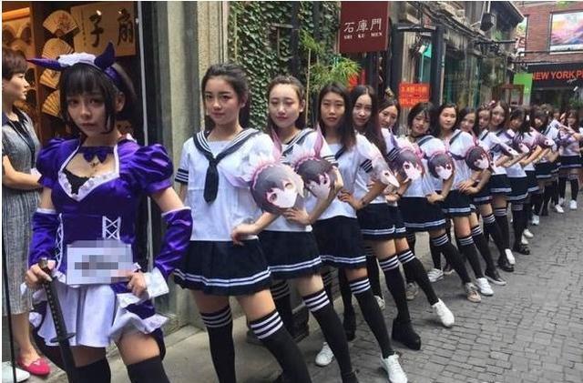 企鹅娘吐槽：水手服和女仆装哪个更萌呢？