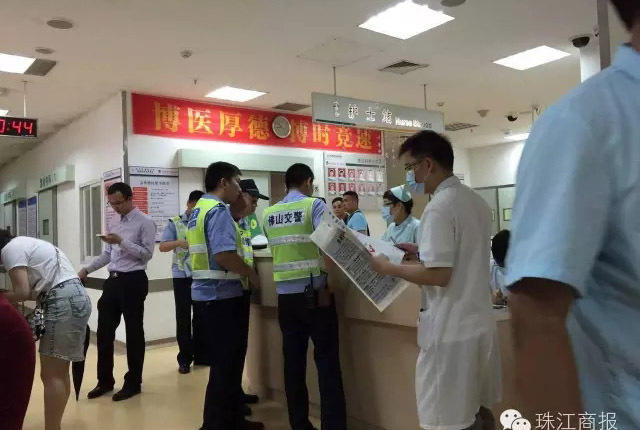 广东佛山载45名大学生大巴侧翻 2死9重伤