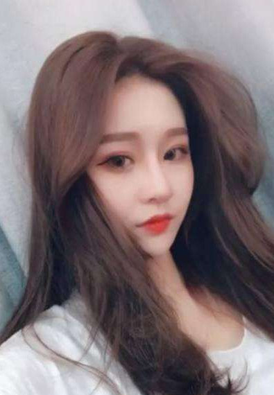 抖音车库蹦迪女孩,如今强势复出,网友直呼:做个