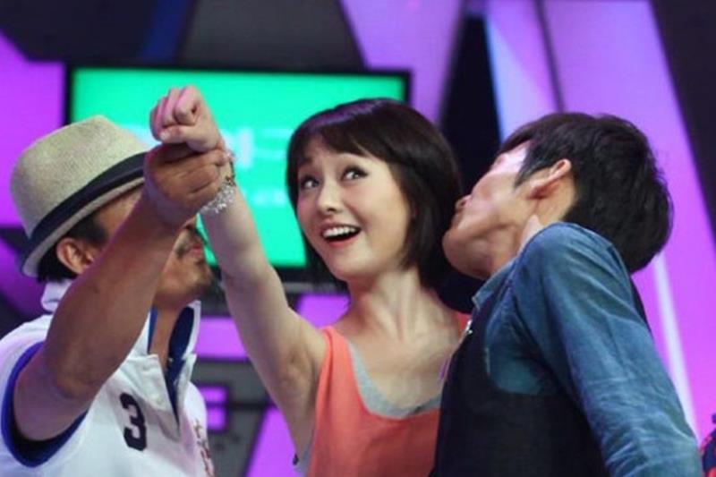 影视郑爽和张翰参加综艺节目旧照,网友:当年的