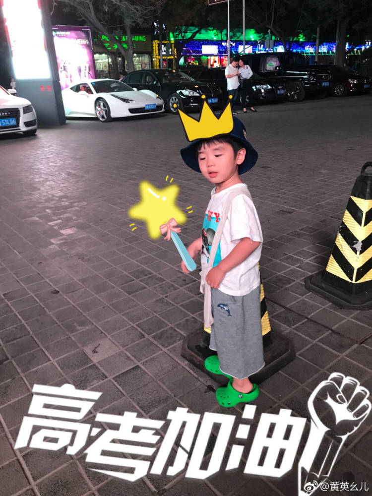 20岁唱一首歌爆红,大1岁老公也是歌手,如今3岁