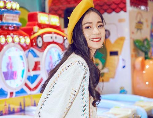 有人说《101》的张紫宁跟戚薇长得像,戚薇这样