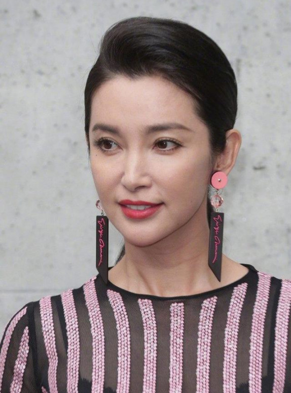 明星都是假冻龄?杨幂李冰冰脸僵到嘴歪?刘亦