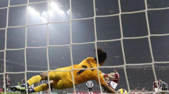 这位39岁退役的意大利门将,战绩赫赫,比冰岛队