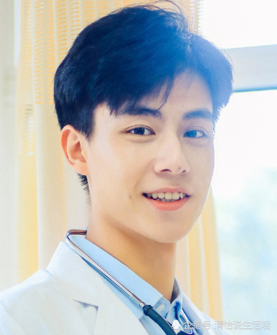 小鲜肉胡一天最钟爱的6张照片，第3张曾是无数人的桌面