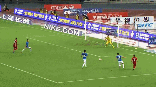 上港5-0狂胜十人建业迎2连胜 胡尔克首秀伤退