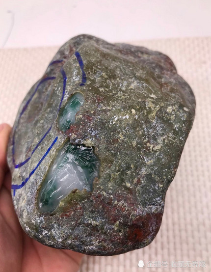 确认过眼神,老板对这块沆洼难看的翡翠原石下