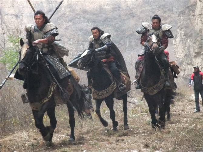 《天龙八部》中,此人神功无敌,秒杀慕容博,吊打