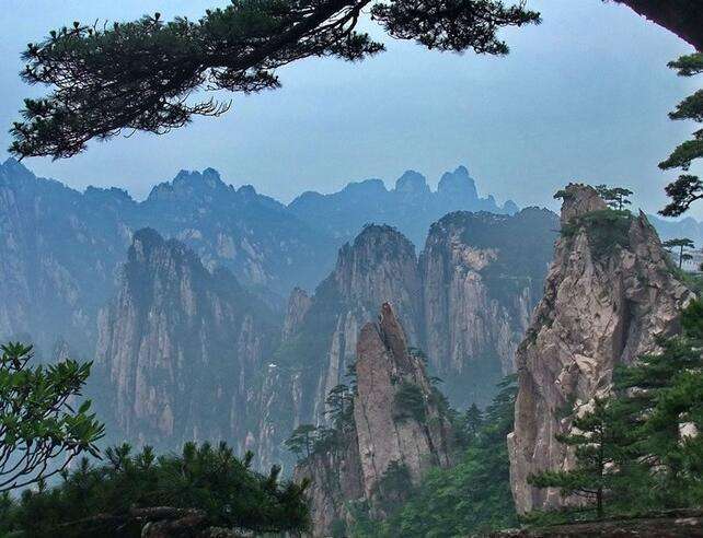 中国最值得旅游一个地方,人生必须去一次,被联合国称为"最美山峰"