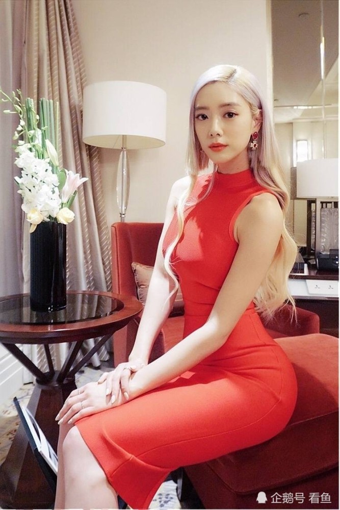 丰腴肥臀奶奶灰发色韩国美女妩媚诱惑美女