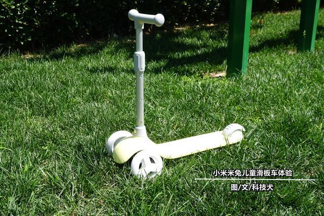 小米米兔儿童滑板车体验:造型可爱使用安全 适用3-6岁