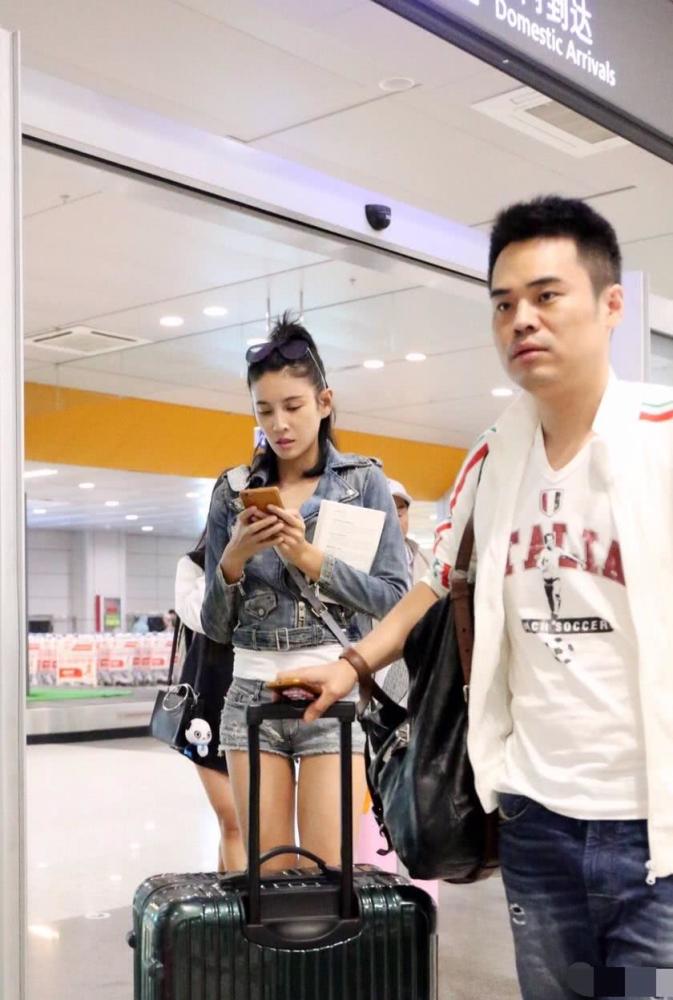 张蓝心再晒健身图，性感曲线超火辣，身材最好的女星之一