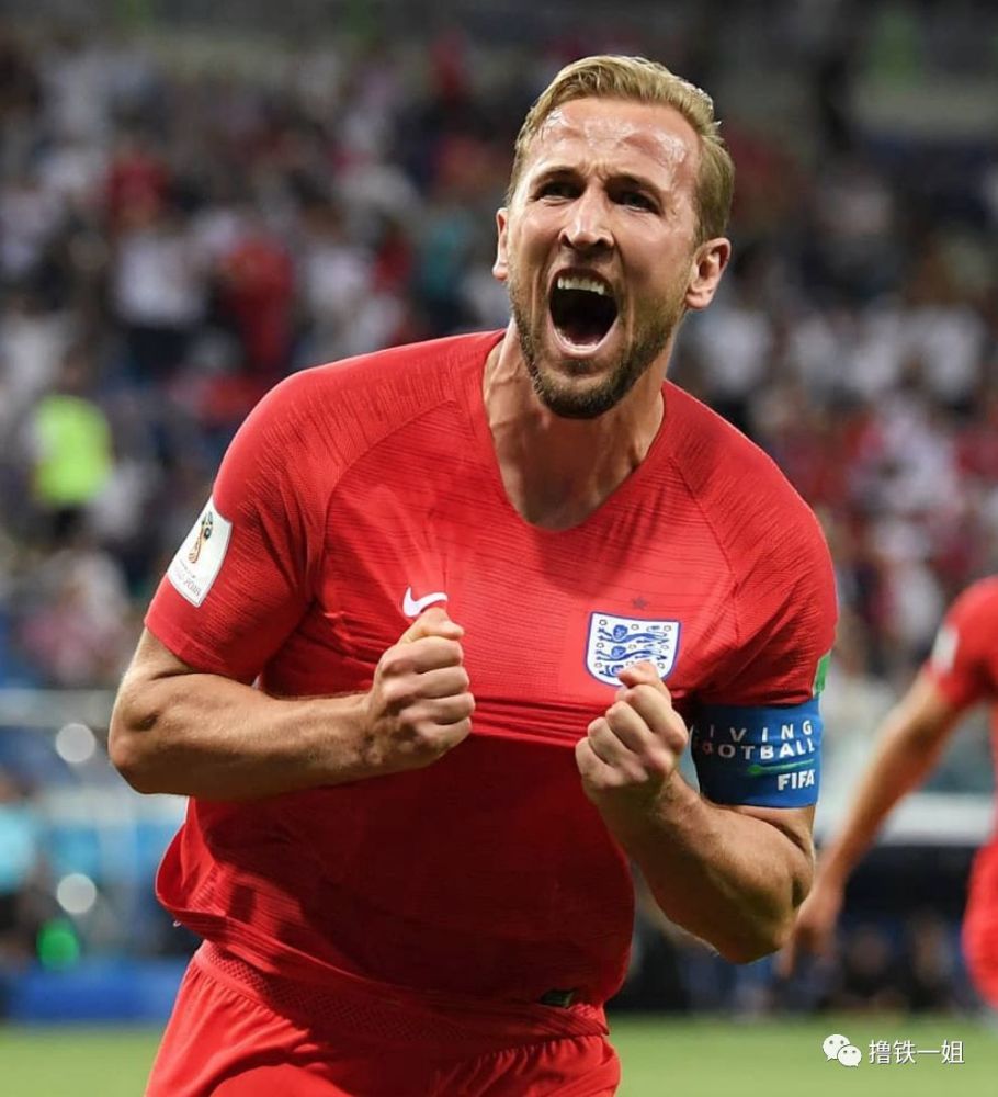 前跟偶像合影,13年后为偶像本人,英格兰队长比