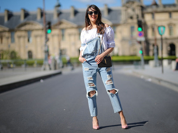 说到减龄,83年的吴昕和87年的袁姗姗把背带裤