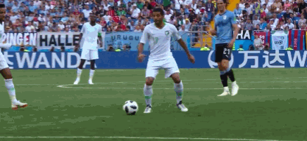 全场gif回顾-苏亚雷斯风骚推射破门 卡瓦尼单刀被扑