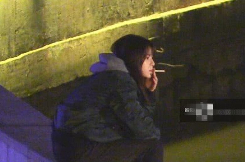 罗晋钟楚曦街头抽烟照片曝光,唐嫣该吃醋了,网友:什么
