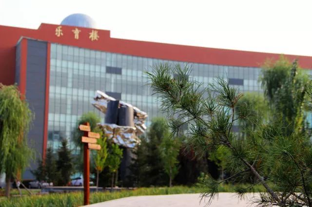 解密丨北师大乌海附校高中实验班!校服甘肃高中图片