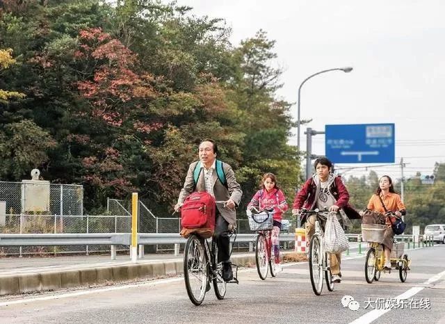 《生存家族》是令人恐慌的世界末日，更是以家族为名义的荒野求生