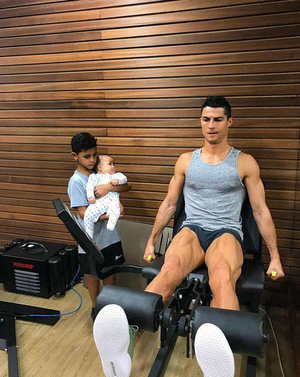 C罗究竟有多可怕?84公斤体脂7%,25米冲刺3.