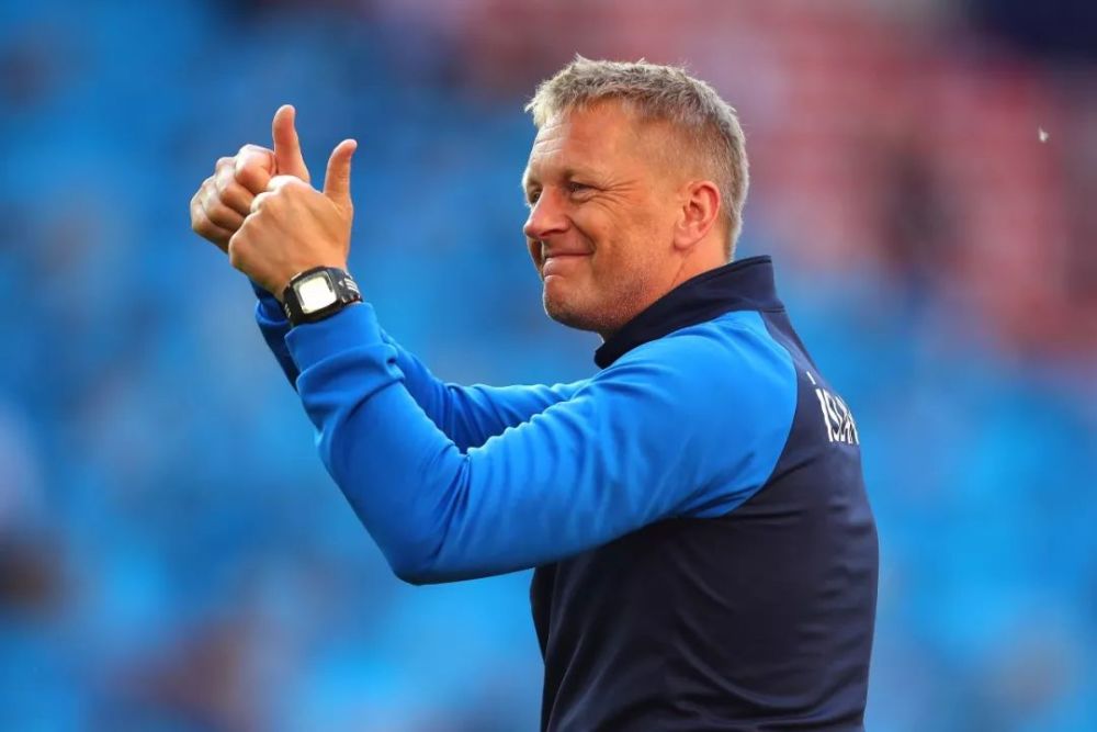 冰岛大使澄清球队都是职业球员 有第二职业因