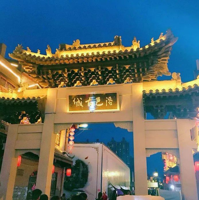 除了十字街,洛阳这条美食街是本地人最爱的新疆6阿斯塔纳美食餐厅图片