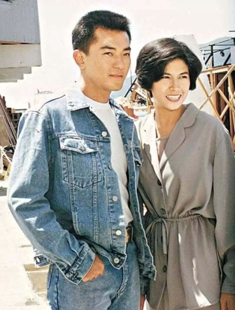 1992年,郑伊健和maggie因拍摄tvb剧《九反威龙》而越走越近,到两人