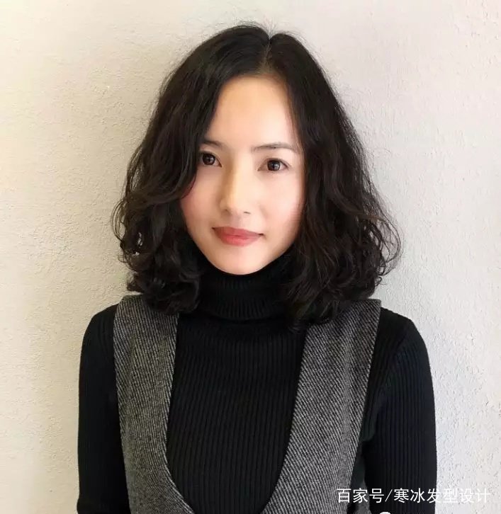 烫发发型,是每个女生改变发型的必选.
