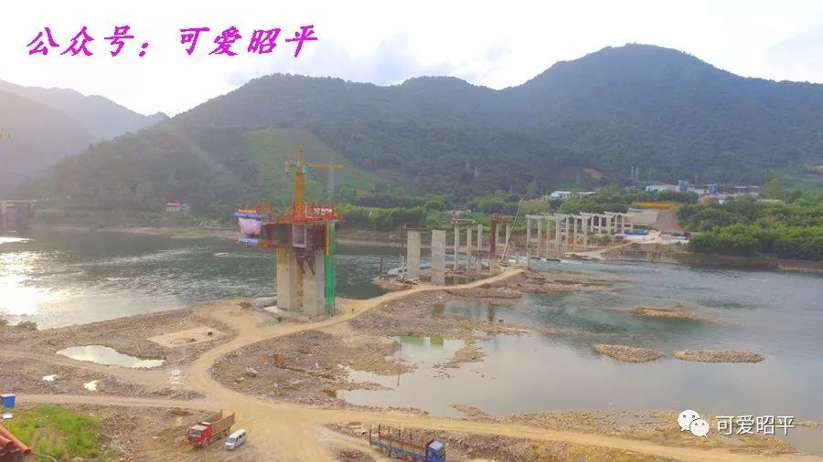 贺巴高速昭平出入口,桂江特大桥最新进展