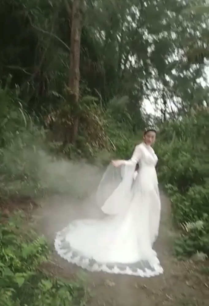 诛仙新娘婚纱_新娘婚纱图片(2)