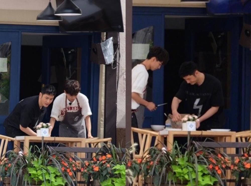 《中餐厅2》录制结束,赵薇和苏有朋坐店门口清