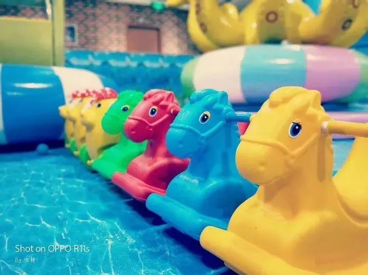 9元 游乐场嗨玩一次 淘气堡,蹦蹦床,滑梯…… 随意玩 玩累了,爸爸妈妈