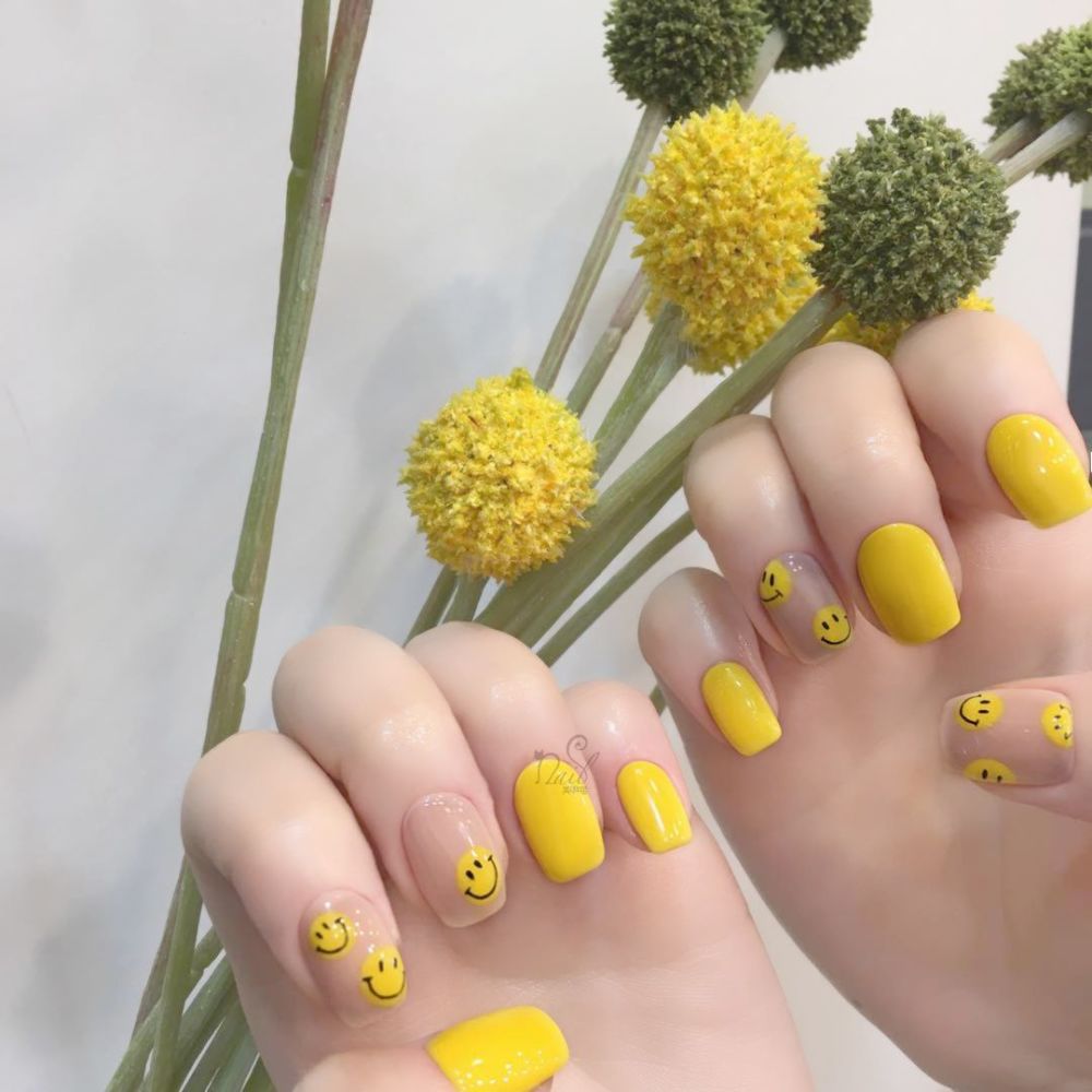 厉害了,5款ins风美甲解锁拍照新姿势