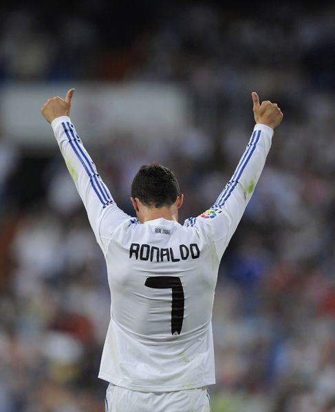 同为前锋,C罗 梅西谁更厉害,看完这些才知道什