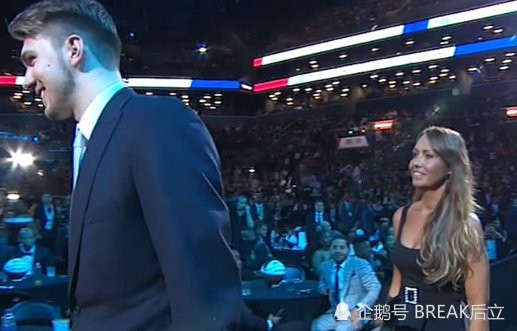 东契奇奔赴达拉斯模特靓妈抢镜 独行侠每日饱