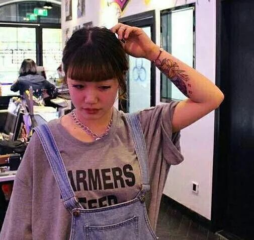 徐梦洁抽烟还纹身？盘点那些年抽烟还纹身的“坏女孩”