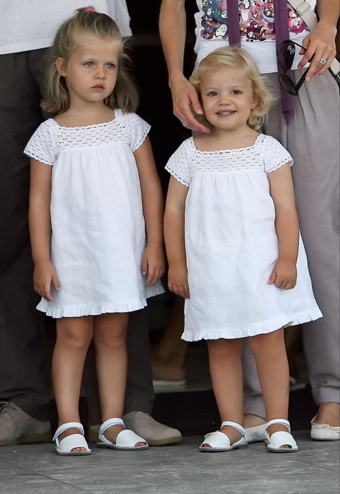 西班牙盛产公主姐妹花?两代公主神相似,堪称复