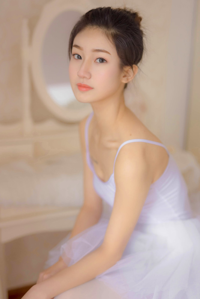 练芭蕾舞的可爱美女,这身材我给100分,你呢?