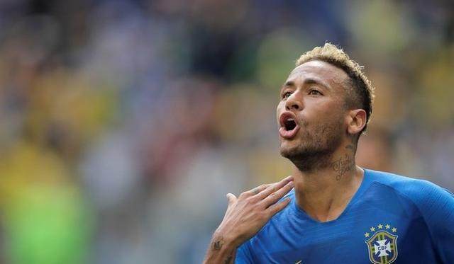 哪管是否欺负人,内马尔世界杯上也玩彩虹过人