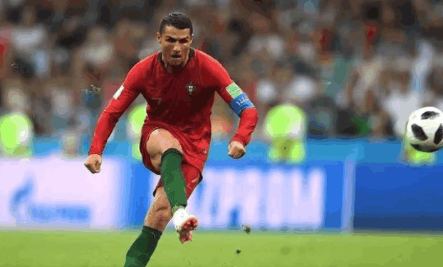 C罗世界杯连续两轮当选全场最佳,他能带领葡萄