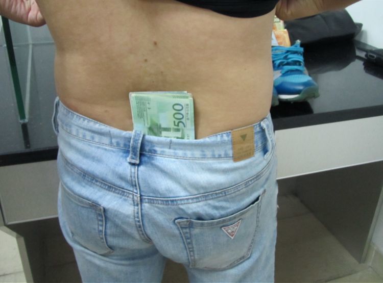 小学生在家拍抖音,妈妈洗澡被直播!官方这样回