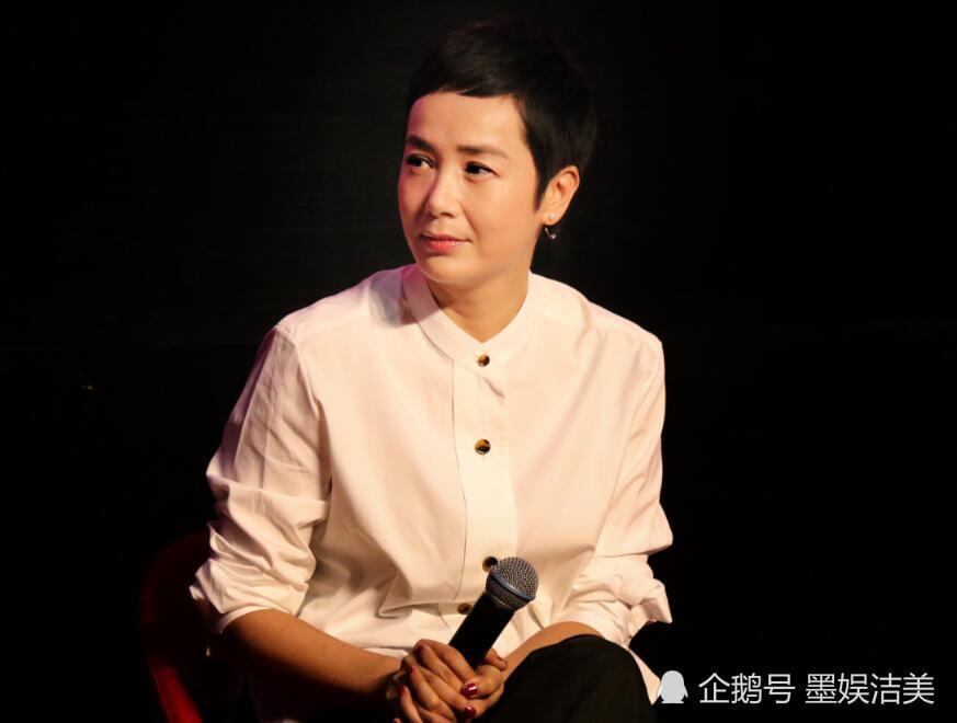 演技不输蒋雯丽，相貌平平老公奇丑，儿子却长相精致像是女孩子！