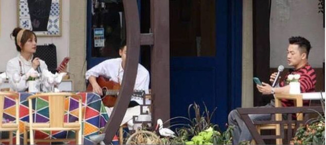 《中餐厅2》录制完成,苏有朋和赵薇动情合唱,