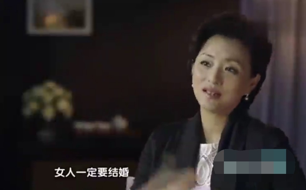 巩俐谈对婚姻的看法：婚姻只是一张纸，而且没什么用